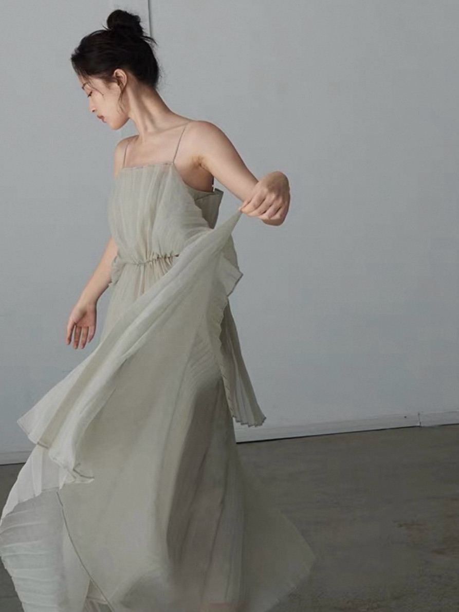 Nwt Elegant Sage Green Pleated Maxi Dress With Spaghetti Straps